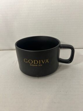 Diva Black Mug with Gold Logo